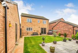 4 bedroom, Detached house for sale