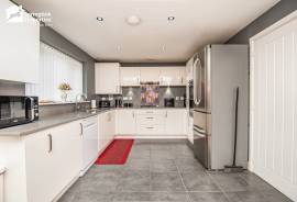 4 bedroom, Detached house for sale