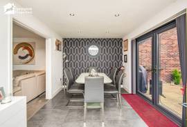 4 bedroom, Detached house for sale
