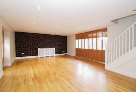 3 bedroom, Detached house for sale