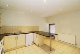 3 bedroom, Detached house for sale