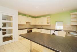 3 bedroom, Detached house for sale