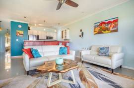 Pacific Beach Condo #2: Prime Beachfront Location with Stunning Views