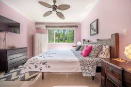 Pacific Beach Condo #2: Prime Beachfront Location with Stunning Views