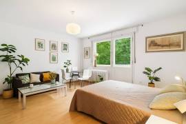 Bright Studio with Balcony and Garden Views in Central Moabit