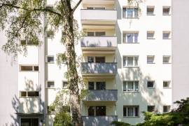 Bright Studio with Balcony and Garden Views in Central Moabit