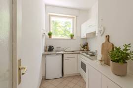 Bright Studio with Balcony and Garden Views in Central Moabit
