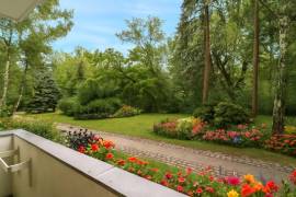 Bright Studio with Balcony and Garden Views in Central Moabit