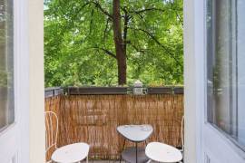 Ready to move: elegant 3-Room altbau apartment with balcony overlooking Boxhagener Platz