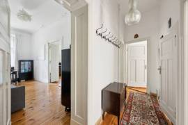 Ready to move: elegant 3-Room altbau apartment with balcony overlooking Boxhagener Platz