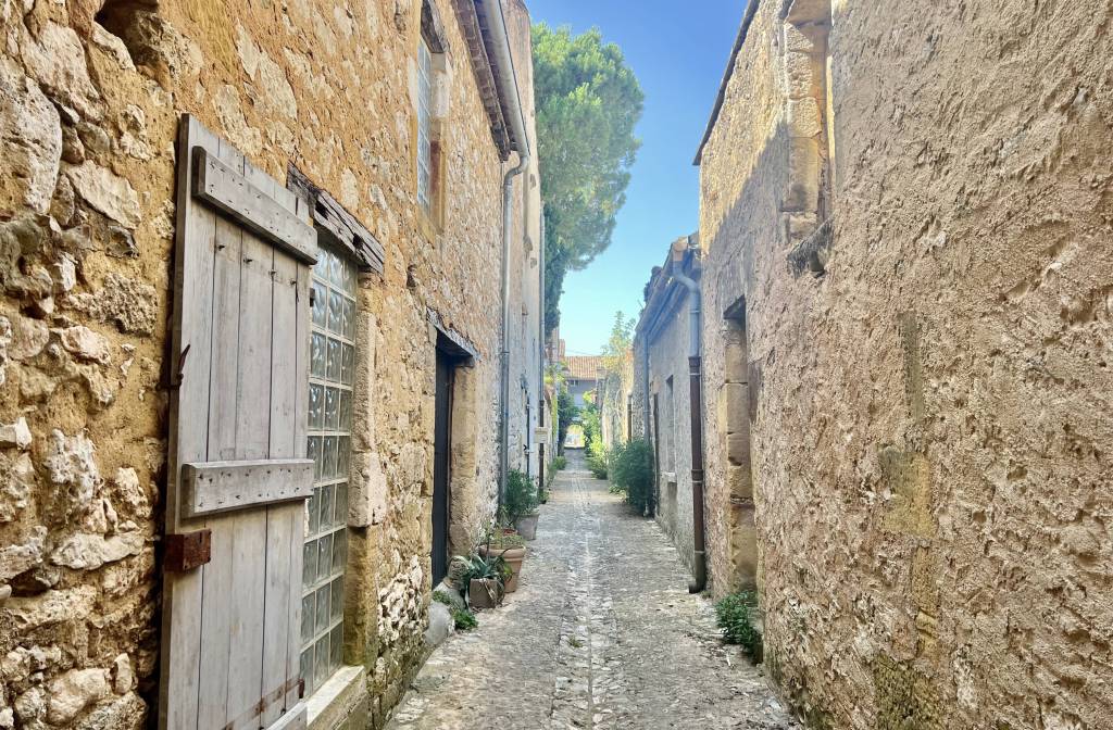 EXCLUSiViTE MONPAZiER, iMMEUBLE LOUE