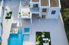 Luxury villa 800 metres from the sea in Campoamor, Costa Blanca South