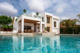 Luxury villa 800 metres from the sea in Campoamor, Costa Blanca South
