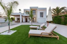 Luxury villa 800 metres from the sea in Campoamor, Costa Blanca South