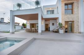Luxury villa 800 metres from the sea in Campoamor, Costa Blanca South