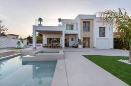 Luxury villa 800 metres from the sea in Campoamor, Costa Blanca South