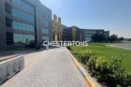 Retail shop | Excellent location | Front building