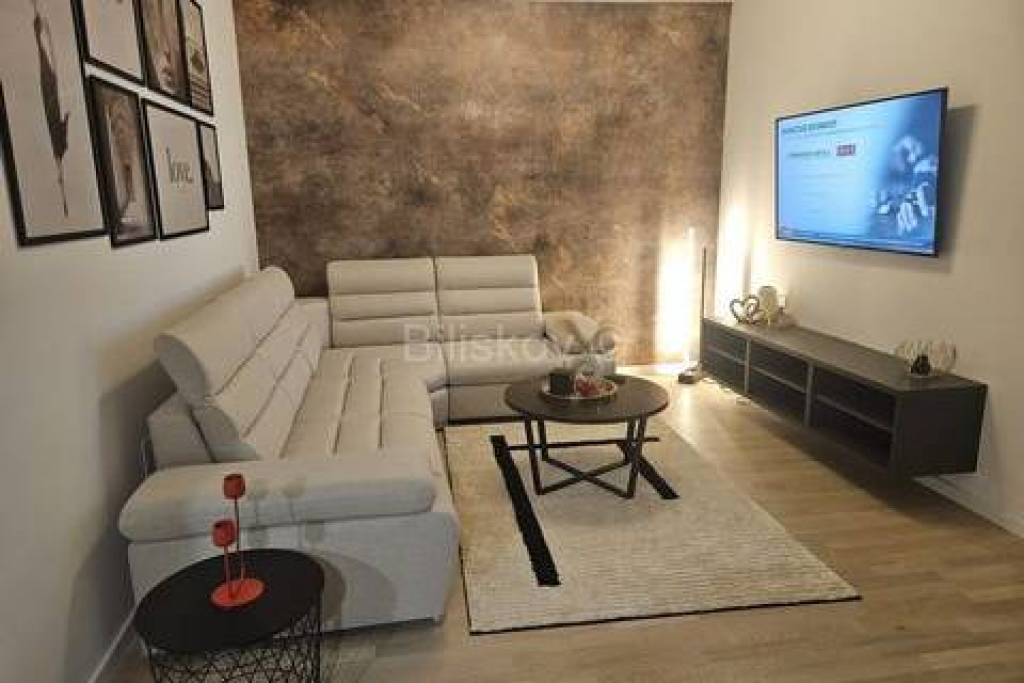 For Rent, Veliko Trgovišće, Center, Three-Room Apartment, Parking