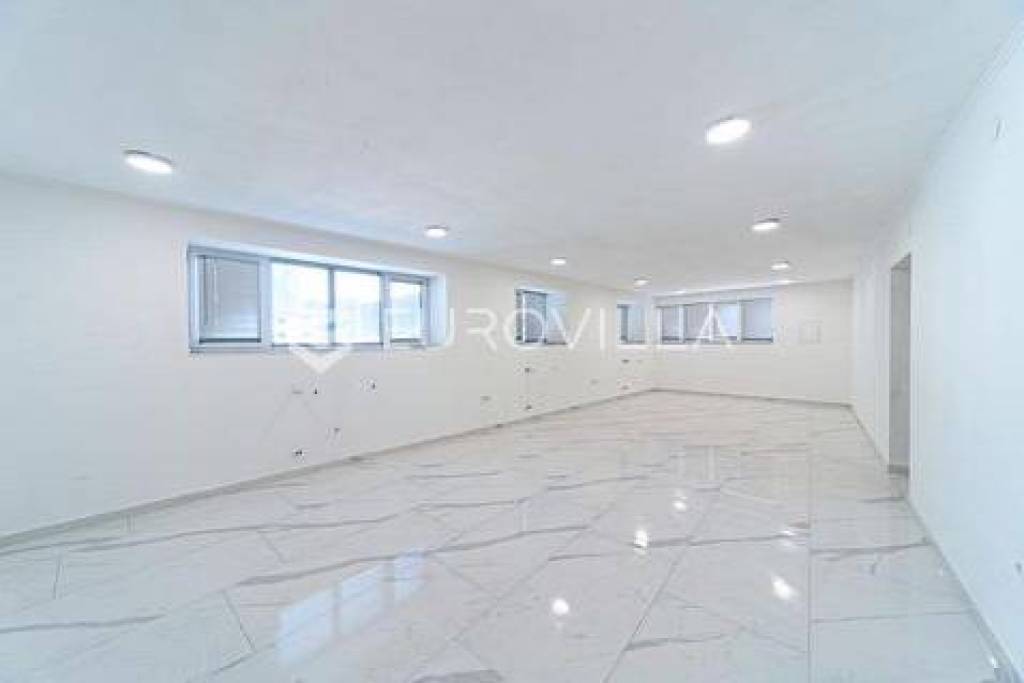 Osijek, Center, attractive business space in the very center of the city, NKP 100 m2