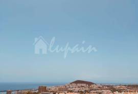 2 Bedroom Apartment in Port Royal Complex For Sale In Los Cristianos LP23886