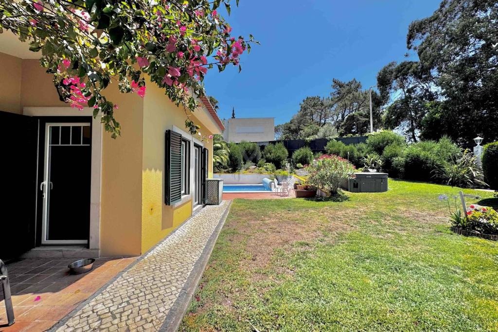5+2 beds villa for rent, in Bairro da Martinha