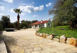 Portuguese farmhouse on 23.400 m2 land on the top of a hill with unobstructed views of the sea, countryside and Monchique mountains