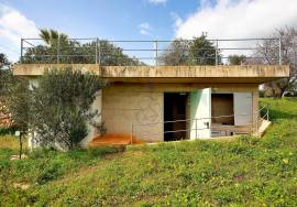 Portuguese farmhouse on 23.400 m2 land on the top of a hill with unobstructed views of the sea, countryside and Monchique mountains