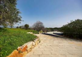 Portuguese farmhouse on 23.400 m2 land on the top of a hill with unobstructed views of the sea, countryside and Monchique mountains