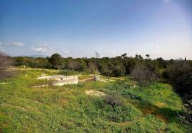 Portuguese farmhouse on 23.400 m2 land on the top of a hill with unobstructed views of the sea, countryside and Monchique mountains