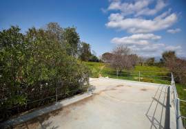 Portuguese farmhouse on 23.400 m2 land on the top of a hill with unobstructed views of the sea, countryside and Monchique mountains