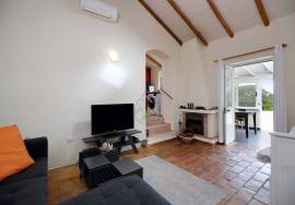 Portuguese farmhouse on 23.400 m2 land on the top of a hill with unobstructed views of the sea, countryside and Monchique mountains