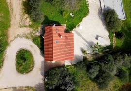 Portuguese farmhouse on 23.400 m2 land on the top of a hill with unobstructed views of the sea, countryside and Monchique mountains