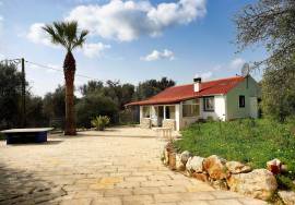 Portuguese farmhouse on 23.400 m2 land on the top of a hill with unobstructed views of the sea, countryside and Monchique mountains