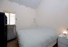 Portuguese farmhouse on 23.400 m2 land on the top of a hill with unobstructed views of the sea, countryside and Monchique mountains