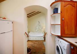 Portuguese farmhouse on 23.400 m2 land on the top of a hill with unobstructed views of the sea, countryside and Monchique mountains