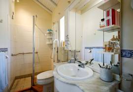 Portuguese farmhouse on 23.400 m2 land on the top of a hill with unobstructed views of the sea, countryside and Monchique mountains