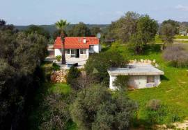 Portuguese farmhouse on 23.400 m2 land on the top of a hill with unobstructed views of the sea, countryside and Monchique mountains