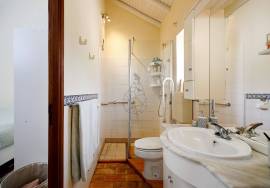 Portuguese farmhouse on 23.400 m2 land on the top of a hill with unobstructed views of the sea, countryside and Monchique mountains