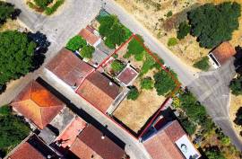 Traditional 3 bedroom villa with 3 plots for construction