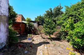 Traditional 3 bedroom villa with 3 plots for construction