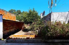 Traditional 3 bedroom villa with 3 plots for construction