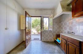 Traditional 3 bedroom villa with 3 plots for construction