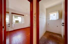 Traditional 3 bedroom villa with 3 plots for construction
