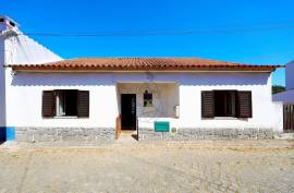 Traditional 3 bedroom villa with 3 plots for construction