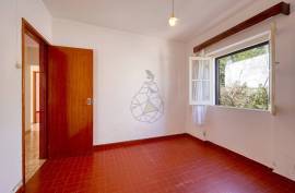 Traditional 3 bedroom villa with 3 plots for construction