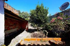 Traditional 3 bedroom villa with 3 plots for construction