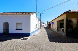 Traditional 3 bedroom villa with 3 plots for construction