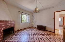 Traditional 3 bedroom villa with 3 plots for construction