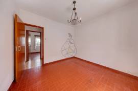 Traditional 3 bedroom villa with 3 plots for construction