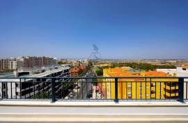 ANNUAL RENTAL - LUXURY PENTHOUSE 4 BEDROOM , SEA AND RIVER VIEWS IN PRAIA DA ROCHA